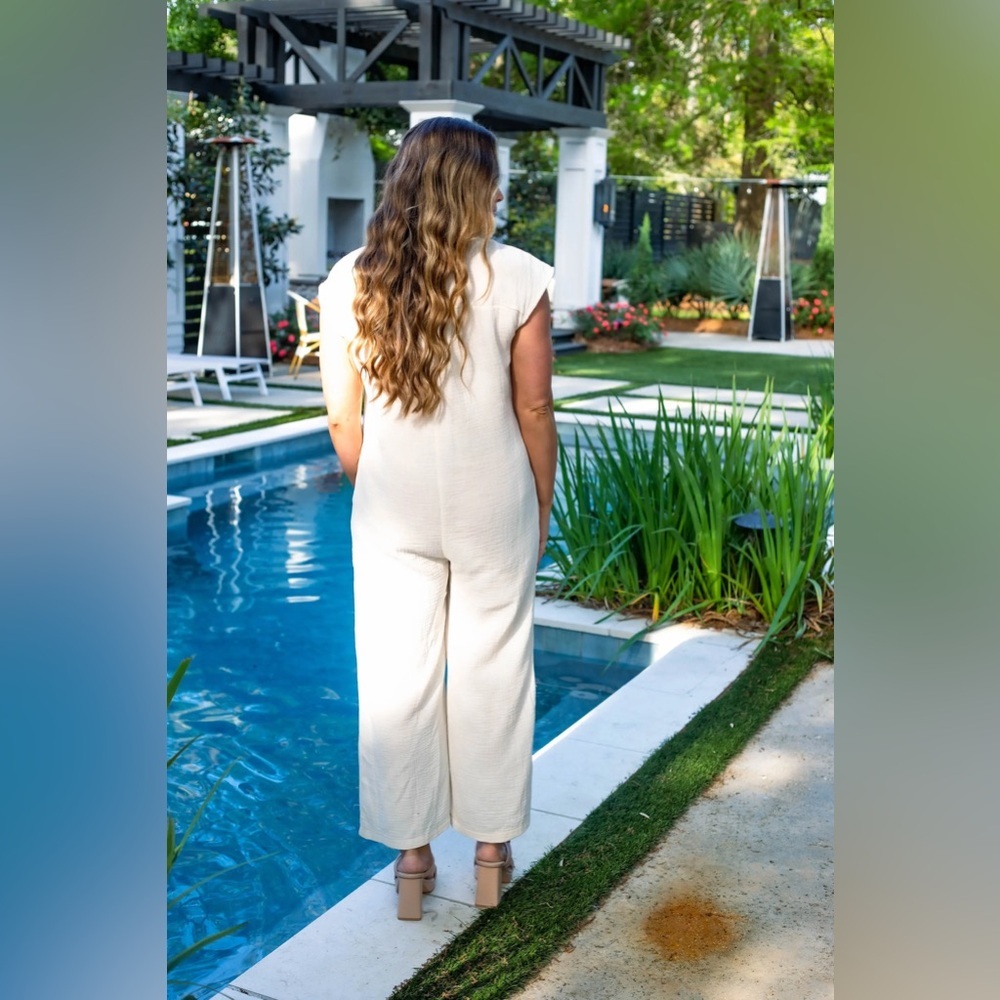 NWOT COMFY OVERSIZED CASUAL CREAM/OATMEAL JUMPSUIT WITH BUTTONS - Picture 4 of 9